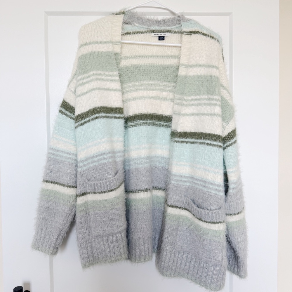 NWOT AE M Gray Cream Whoa So Cozy Fuzzy Cardigan